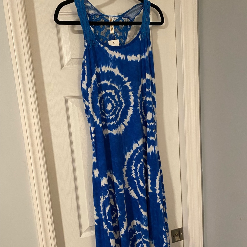 Maxi Length Dress NWT.  3X but runs small. Blue and White